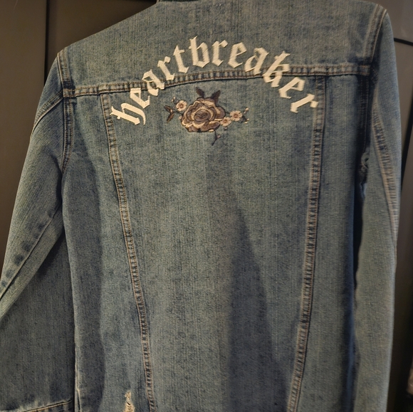Small Ardene patch work jean jacket - Picture 2 of 4